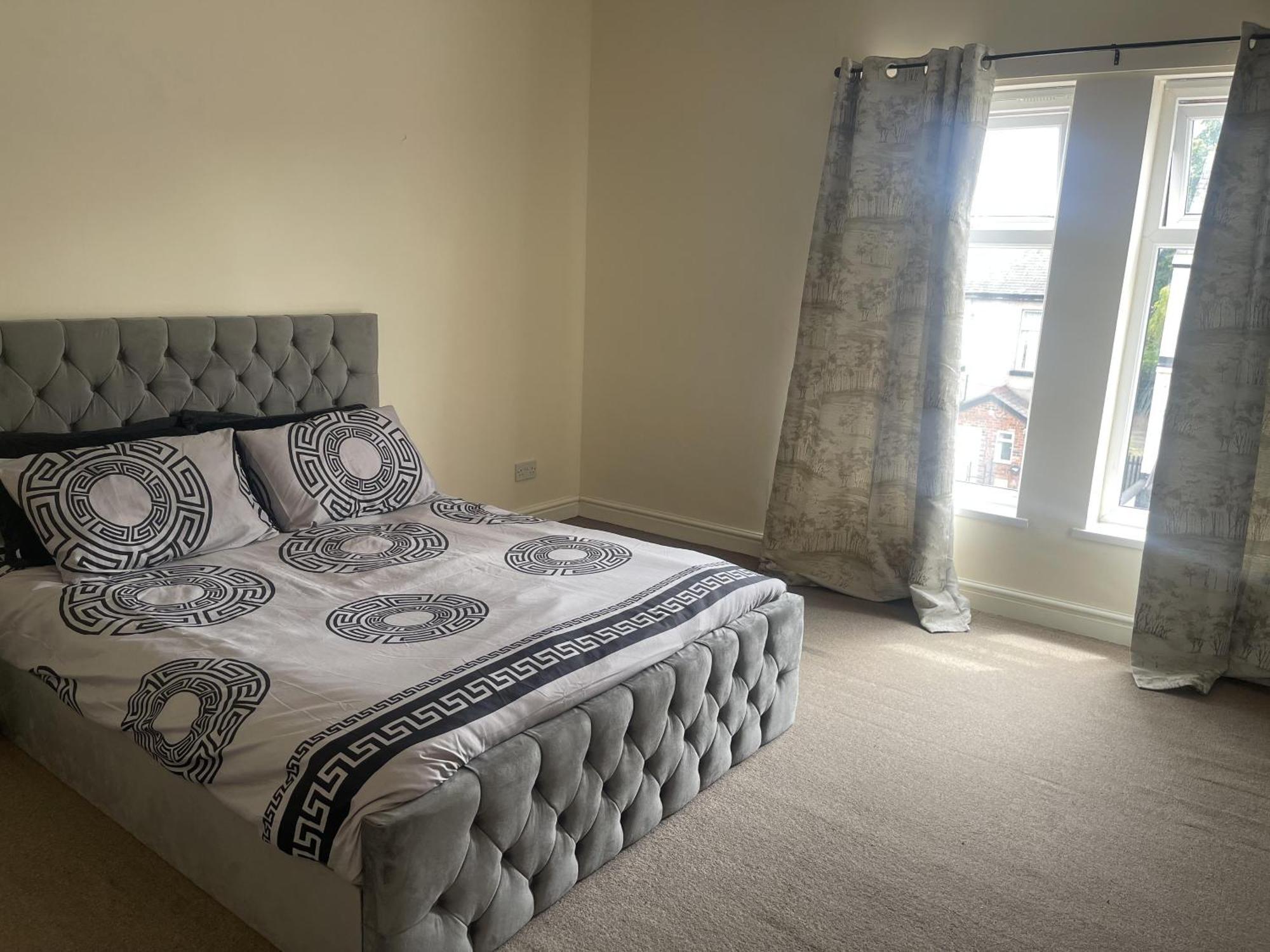 Stylish 1-Bed Apt - Sleeps 4 - Parking - Wifi Manchester Bagian luar foto