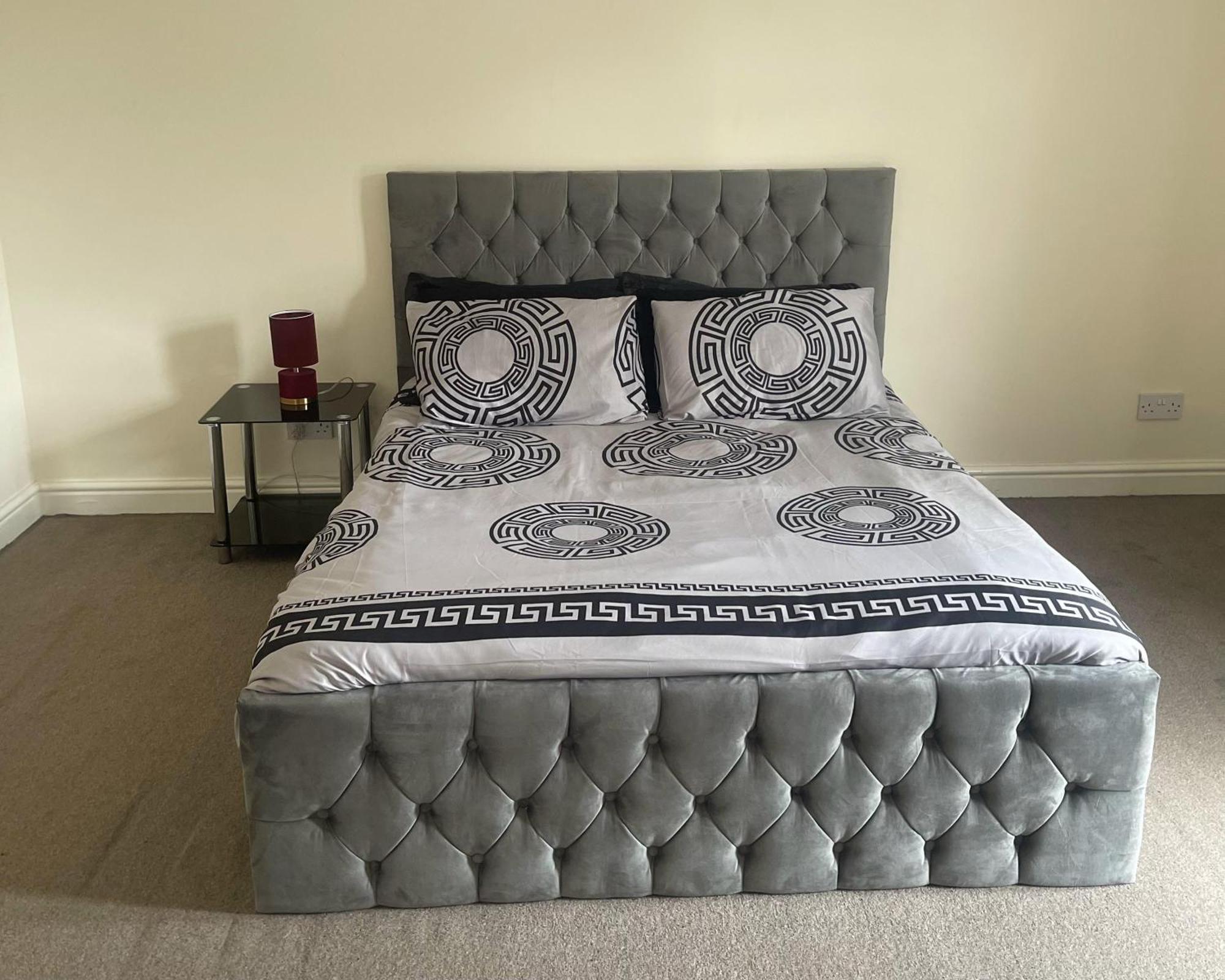 Stylish 1-Bed Apt - Sleeps 4 - Parking - Wifi Manchester Bagian luar foto