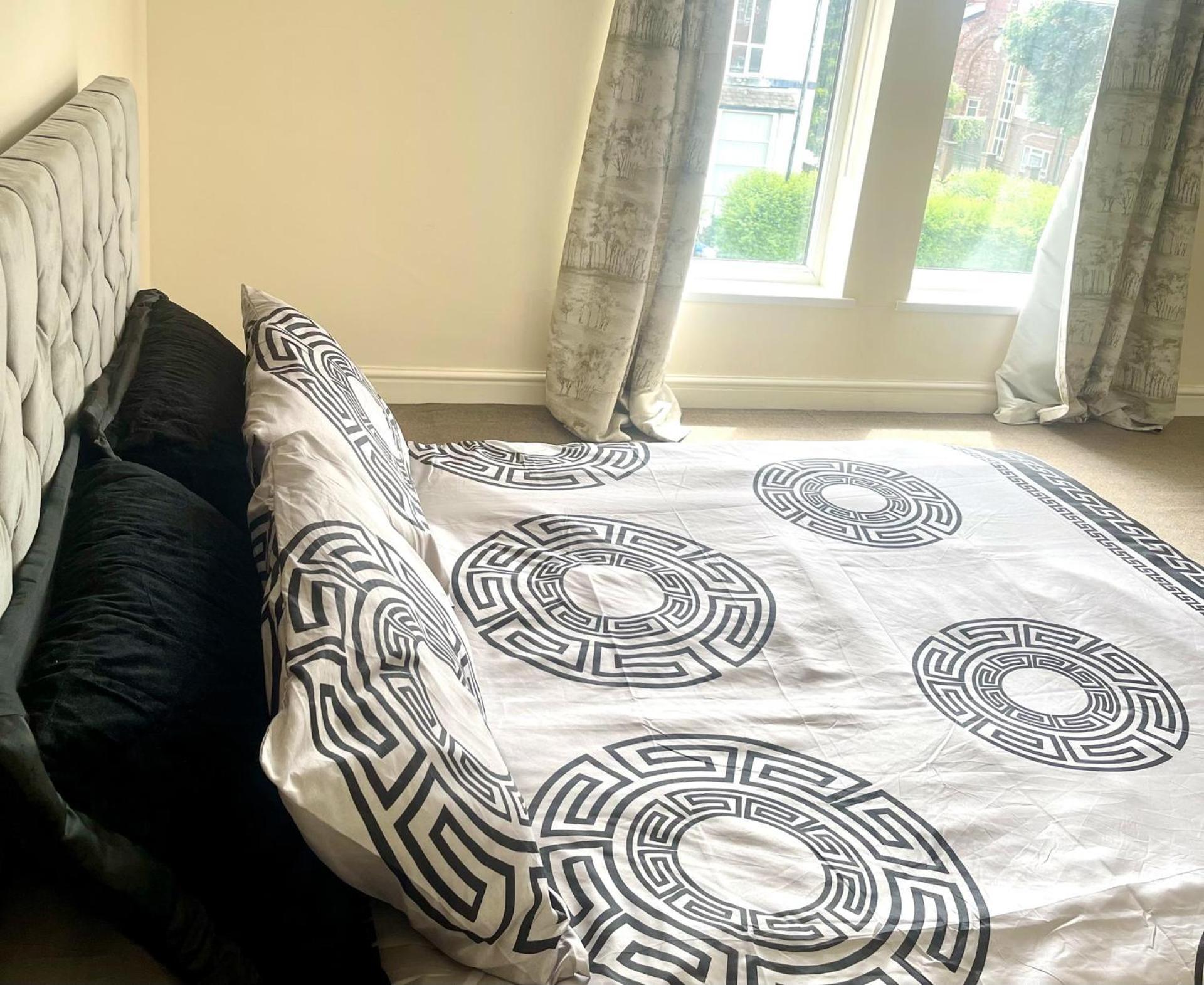 Stylish 1-Bed Apt - Sleeps 4 - Parking - Wifi Manchester Bagian luar foto