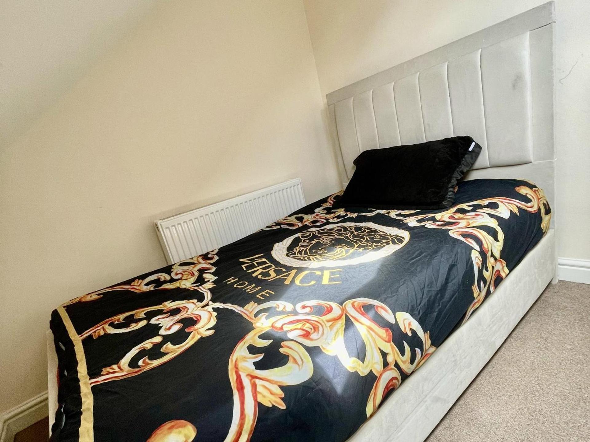 Stylish 1-Bed Apt - Sleeps 4 - Parking - Wifi Manchester Bagian luar foto