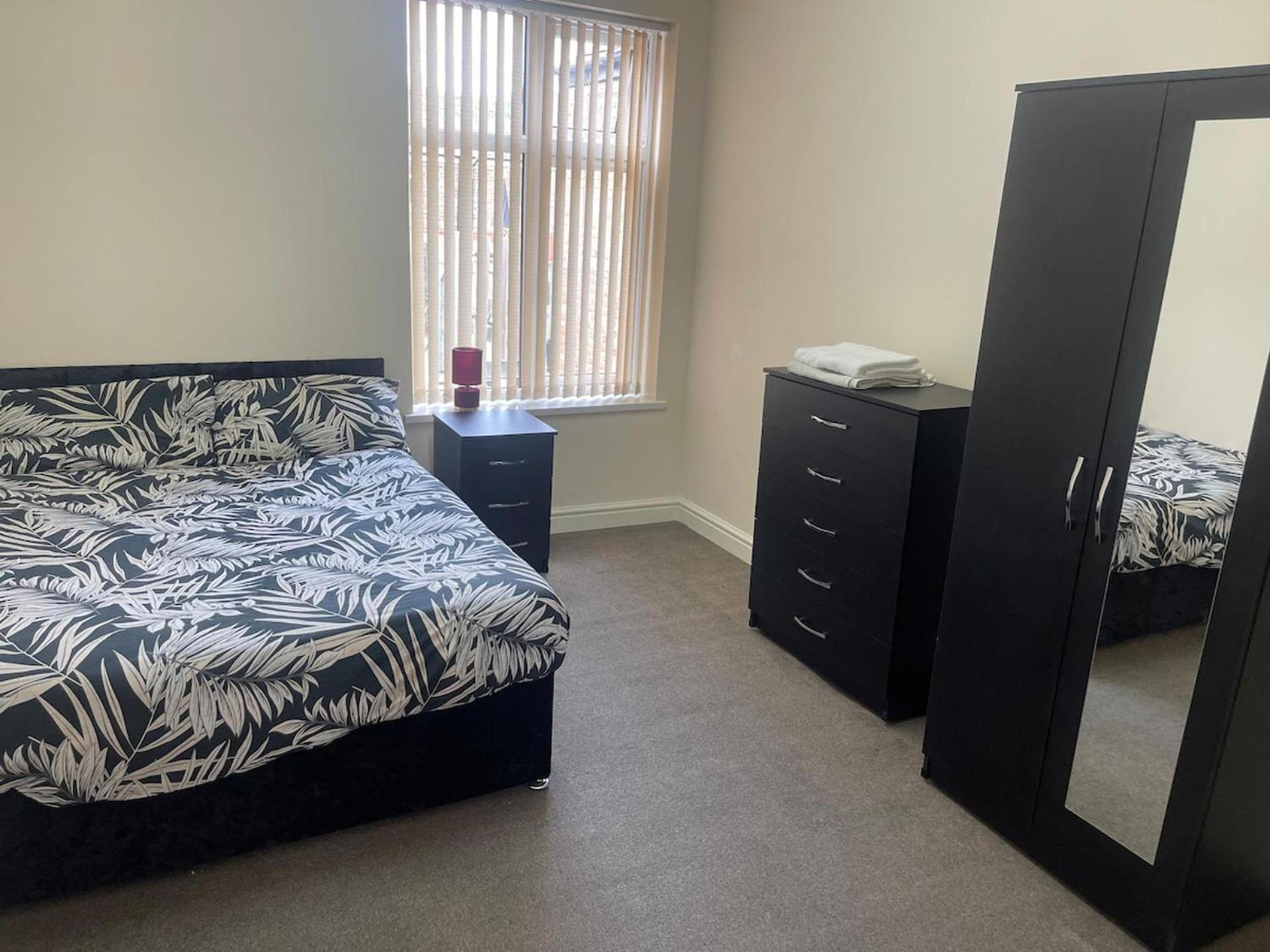 Stylish 1-Bed Apt - Sleeps 4 - Parking - Wifi Manchester Bagian luar foto