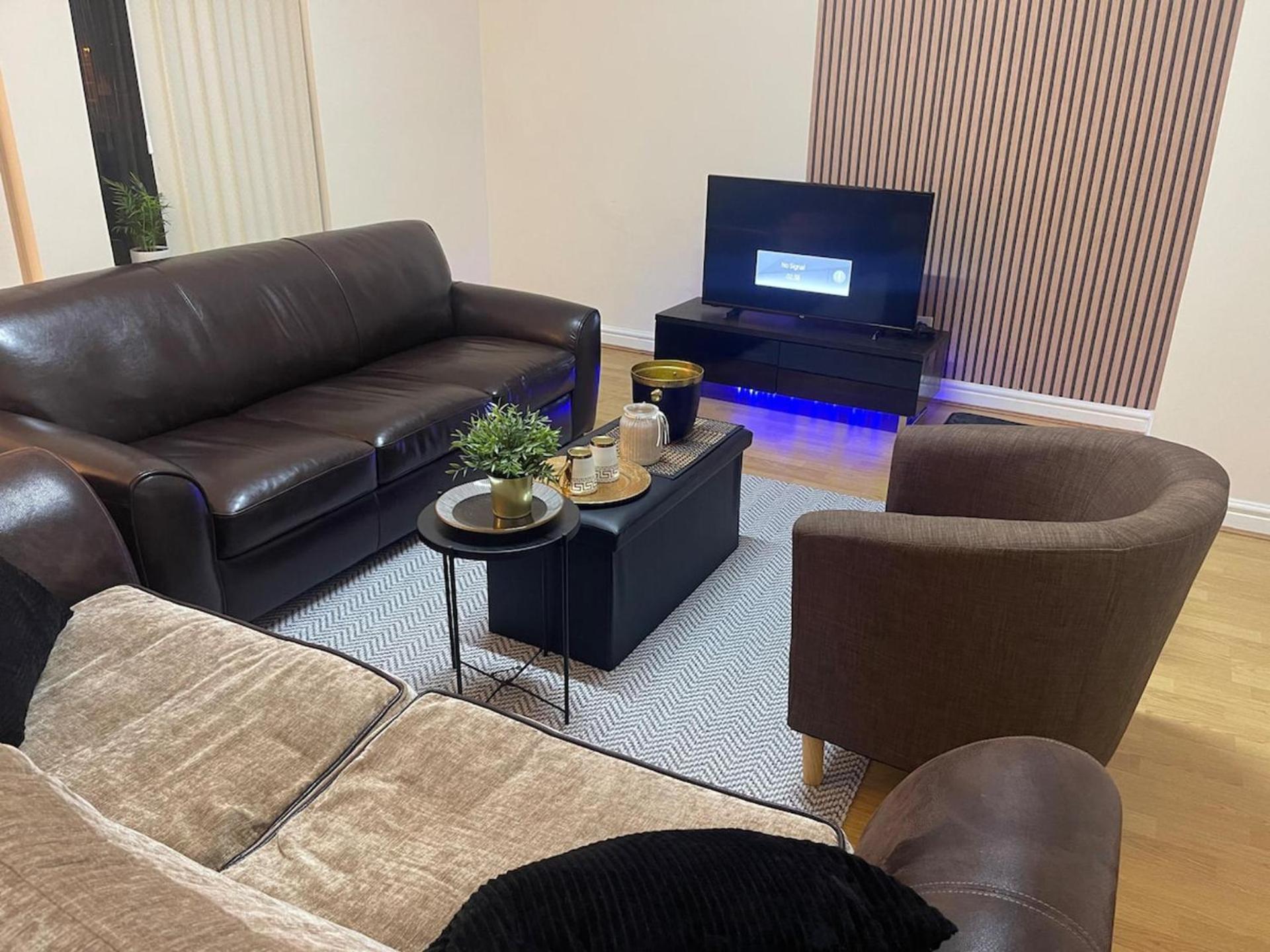 Stylish 1-Bed Apt - Sleeps 4 - Parking - Wifi Manchester Bagian luar foto
