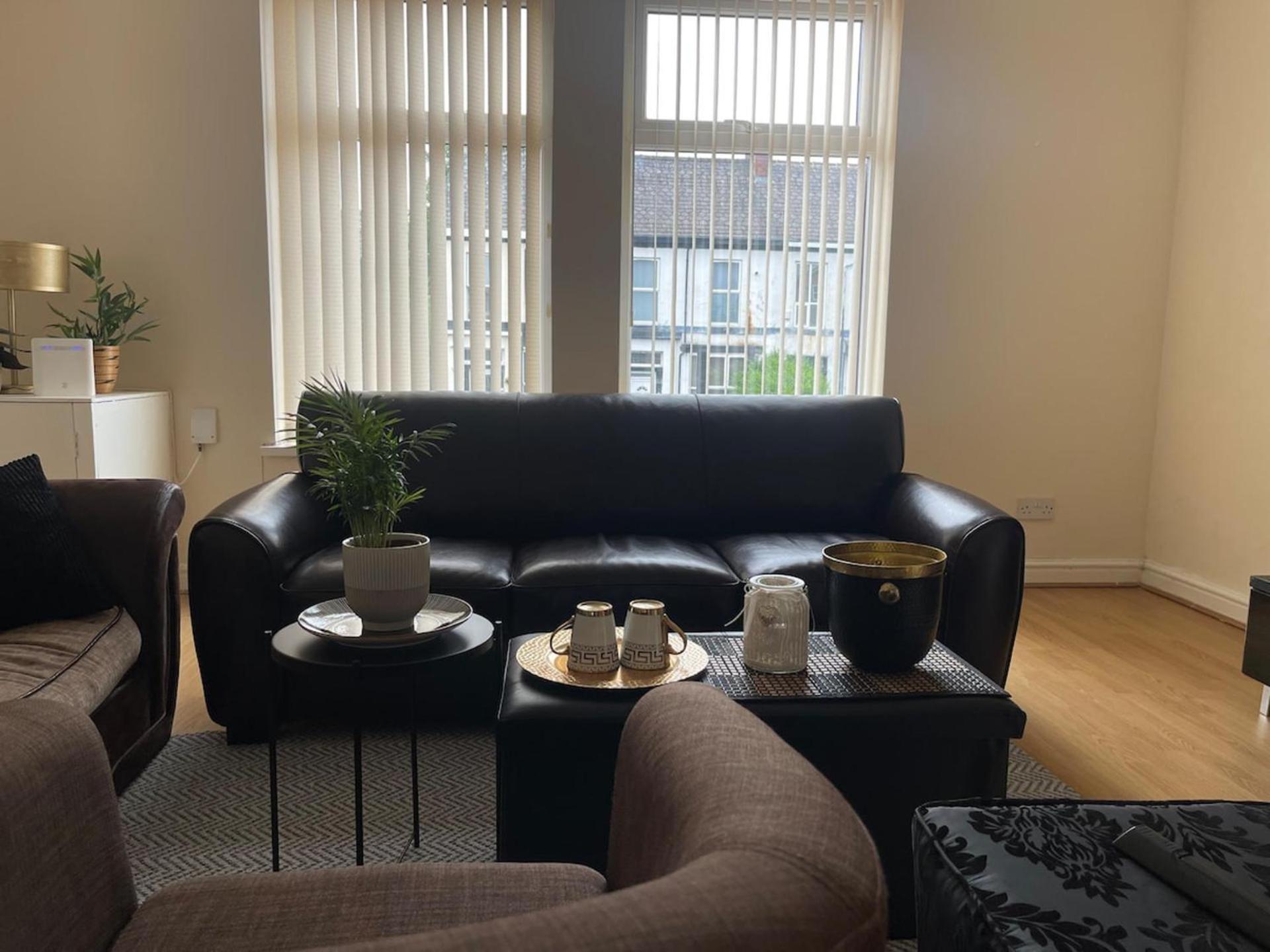 Stylish 1-Bed Apt - Sleeps 4 - Parking - Wifi Manchester Bagian luar foto