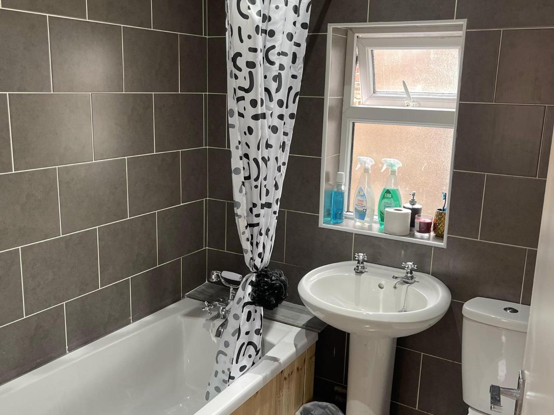 Stylish 1-Bed Apt - Sleeps 4 - Parking - Wifi Manchester Bagian luar foto