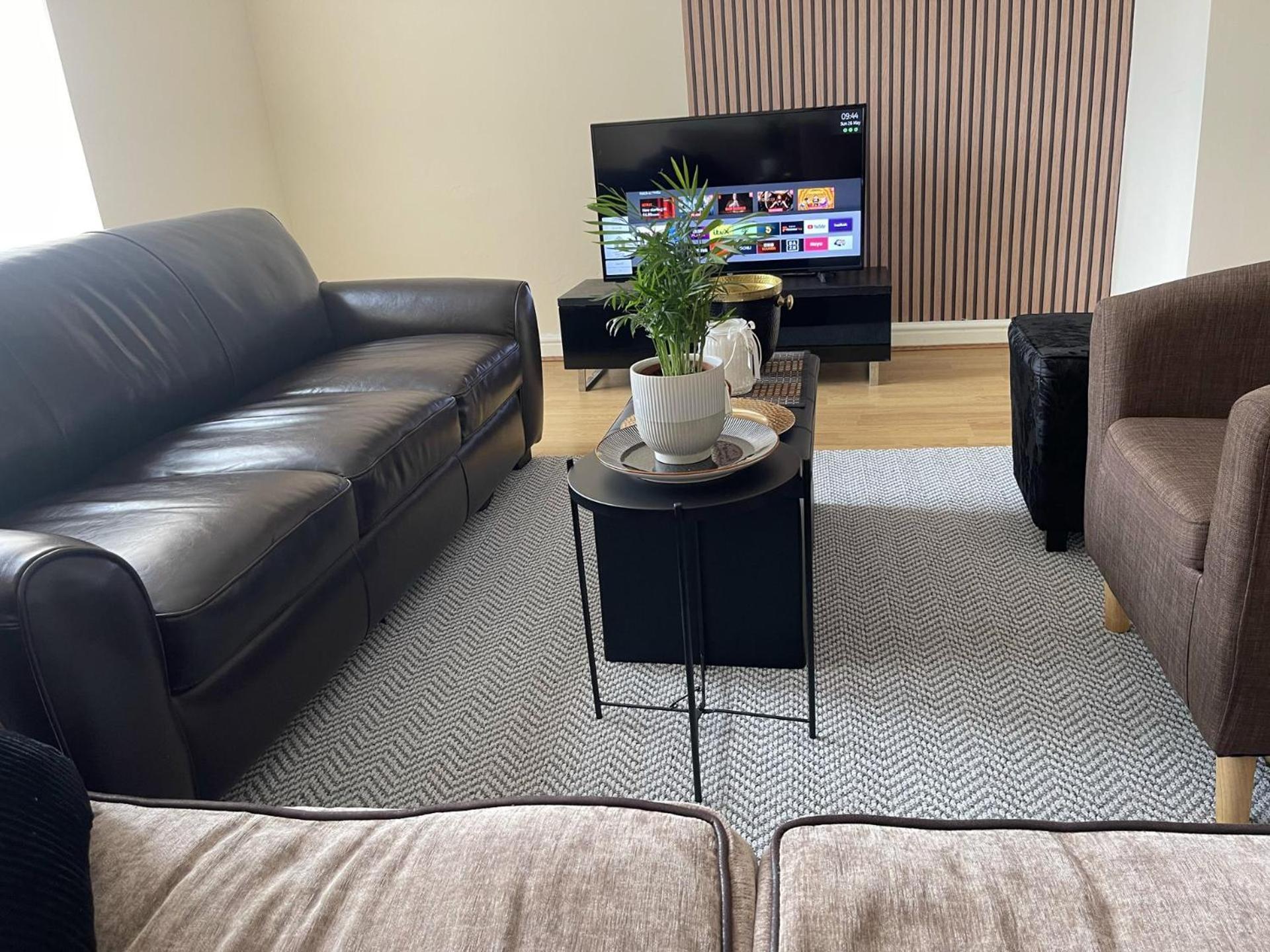 Stylish 1-Bed Apt - Sleeps 4 - Parking - Wifi Manchester Bagian luar foto